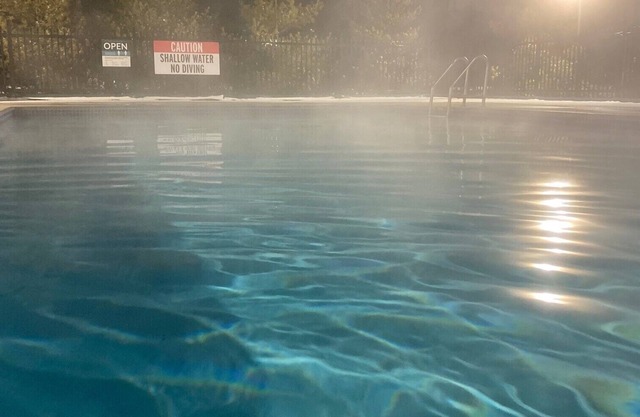 Cozy Seasonal Ski Rental minutes to Blue Mountain, awesome heated outdoor pool