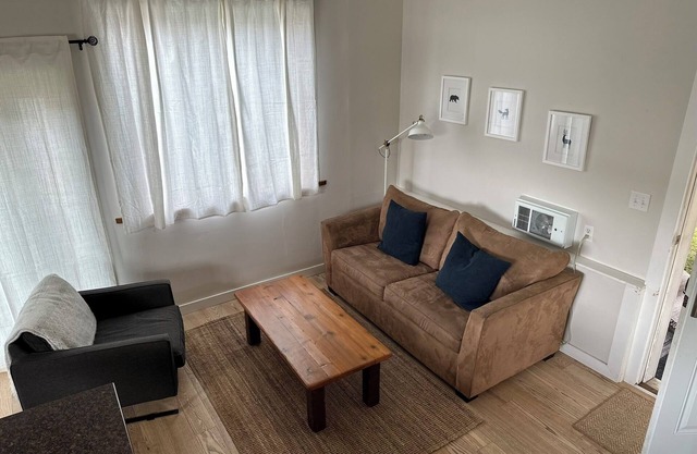 Cozy Seaview Cottage in Port Renfrew, Steps to the Beach