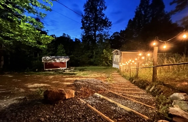 Cozy, Secluded w/Hot Tub-Quiet mountain Home! Nearby Foothills Pkwy & Dollywood!