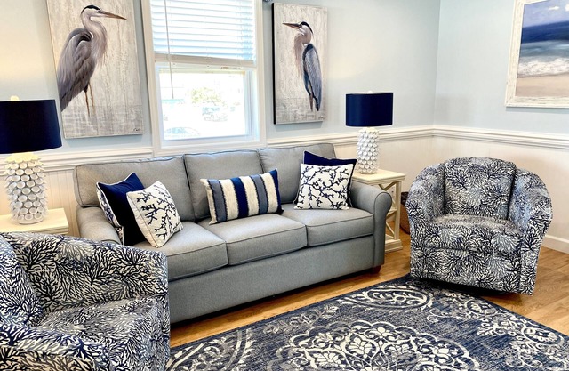 Cozy Semi Oceanfront Cottage with a Hop, skip and a jump to the beach