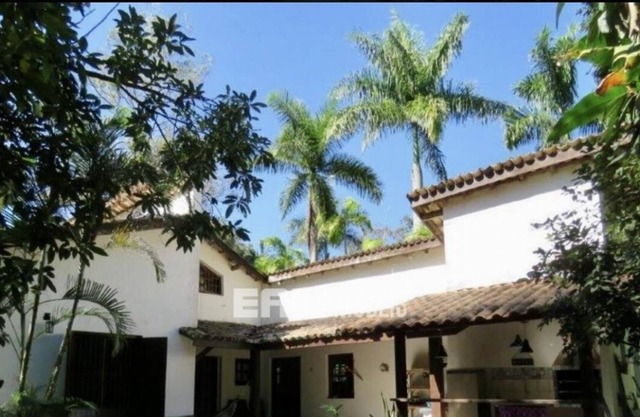 Cozy single storey house, 100 meters from Itamambuca beach.