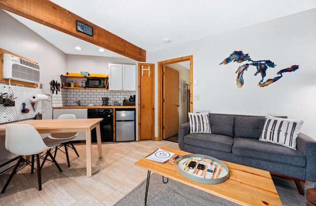 Cozy ski retreat close to the action