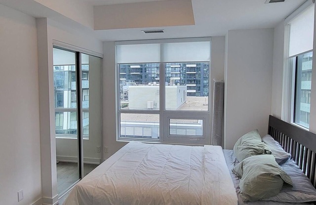 Cozy sky-view 2-bedroom condo, 12 mins from CN Tower & Ripley’s Aquarium! n