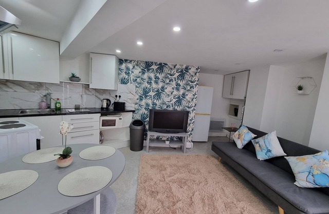 Cozy Sleep 5 Hudds Base -Work/Travel, Free Parking