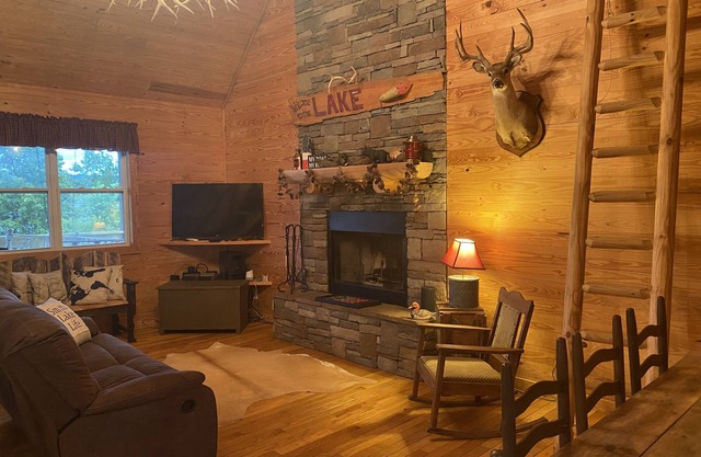 Cozy Smith Lake Cabin with Flat Lot in Double Springs/Bankhead- Pet Friendly