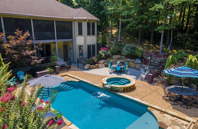 Cozy Smoky Mountain Retreat Saltwater Pool Hot Tub Sleeps 6-Perfect Getaway!