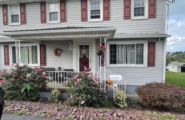 Cozy Spacious FamilyFriendly 4B Residential Home
