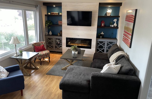 Cozy Space, 5mins to outdoor pools, shops, and restaurants.