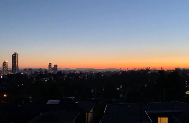 Cozy & Spacious! 2 bedroom private suite in North Burnaby with private entry