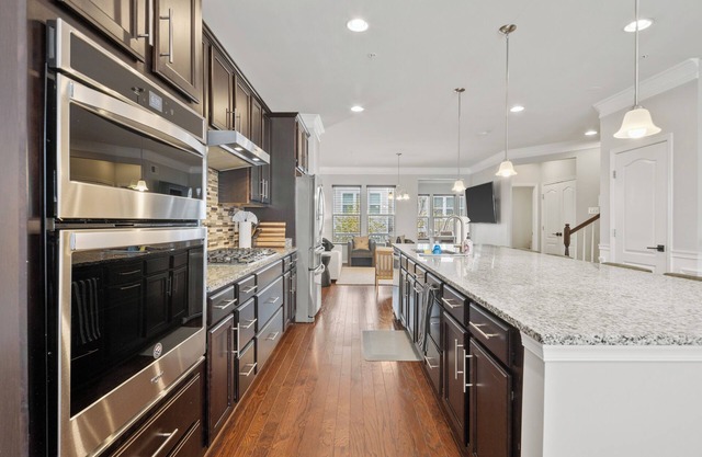 Cozy & Spacious 3-Level Modern Townhome Minutes From BWI + Casino