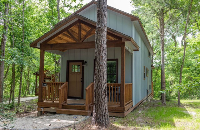 Cozy, Spacious, and Right on the Banks of Rocky Creek, Two Creeks Crossing Resort