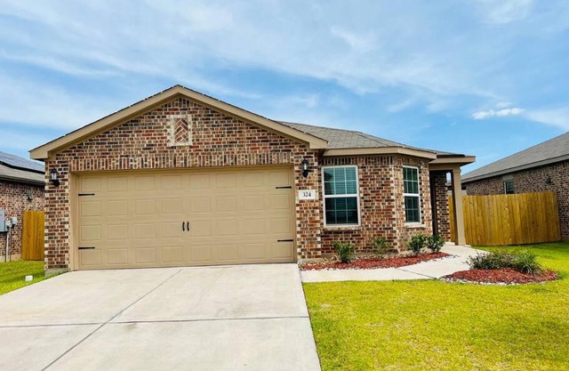 Cozy Spacious Home w. Fire Pit, Garden Tub & More!