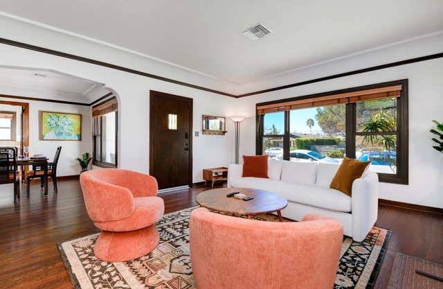Cozy Spanish Style w King Bed