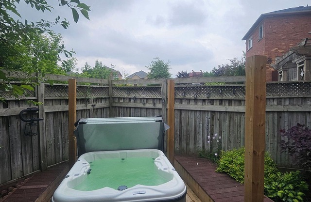 Cozy stay near Canada's Wonderland