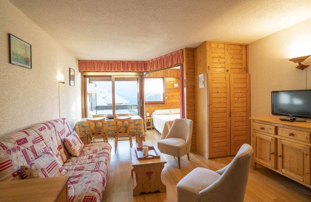 Cozy Studio for 4 with Balcony, Mountain Views and Parking in Châtel