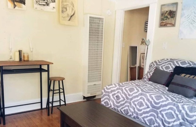 Cozy Studio, Great Location, Separate Entrance!