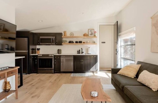 Cozy studio in fabulous Lowest Greenville, Dallas, Texas