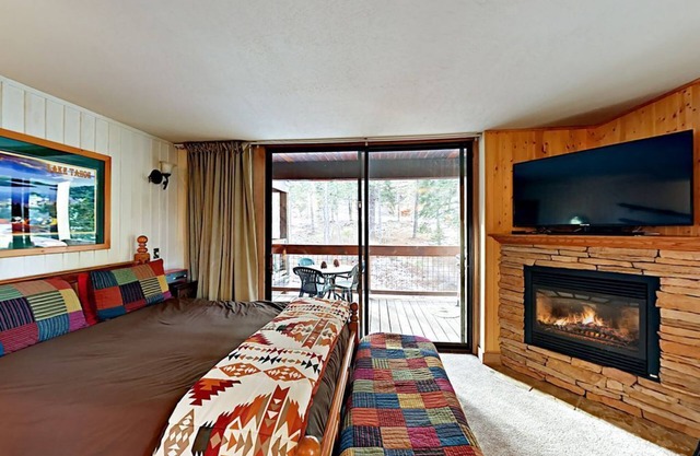 Cozy studio in the Sierras