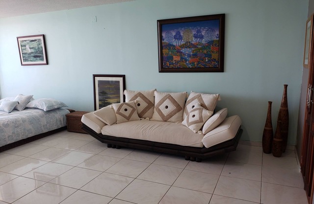 Cozy Studio right in front of water minutes away from the beach.