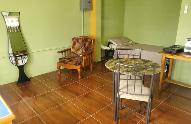 Cozy studio, St Augustine, WiFi/AC one minute away from grocery, bank,laundromat