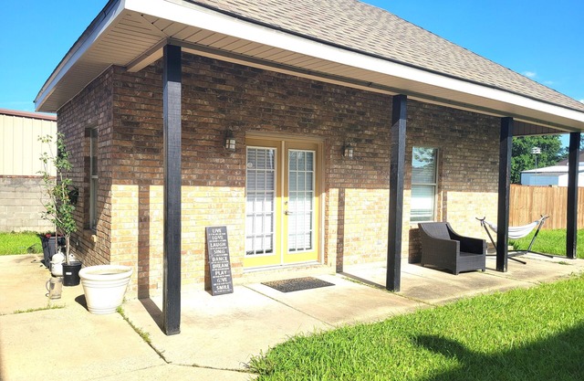 Cozy Studio Suite w/Pond View