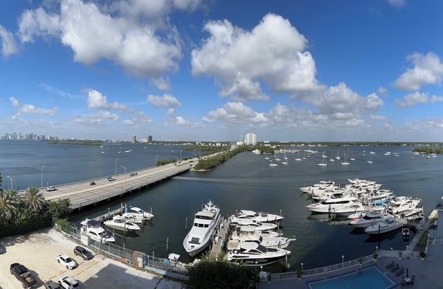 Cozy Studio with the Best Miami Skyline Views and free parking