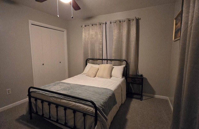 Cozy, Stylish 2-Bedroom Retreat in Prime Location – Walk to Shops & Dining!