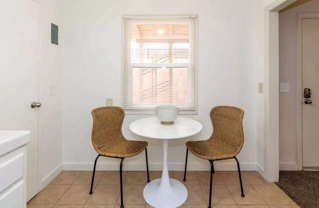 Cozy & Stylish 2BD/1BTH - Great for Long-term Stay