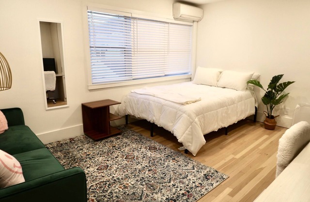 Cozy/Stylish Studio Apt off of Peach Tree Street