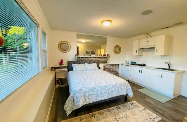 Cozy suite in Surrey Bolivar Heightsnn