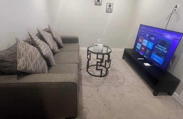 Cozy Suite – Private Entrance, Fast Wi‑Fi & Smart TV – Family & Pet‑Friendly