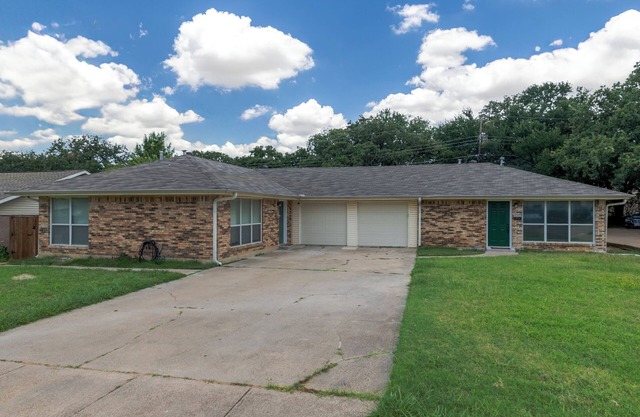 Cozy Summer Duplex with Yard, Parking & Fast Wi-Fi