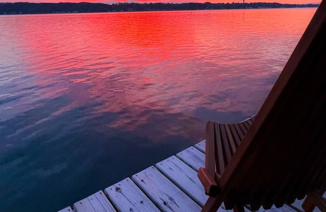 Cozy Sunset Bungalow with Private Lake Access