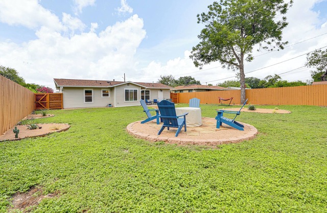 Cozy, Super Clean Home, Great Location-8 min to DT