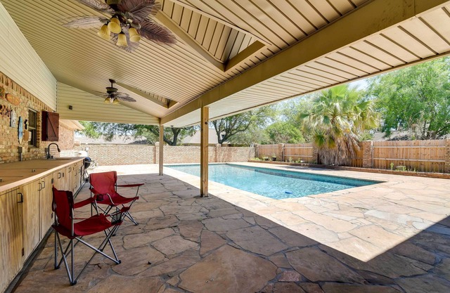 Cozy Texas City Guest House - 5 Mi to Beach!