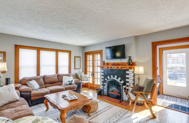 Cozy Tiffin House w/Private Pool: 1 Mi to Town!