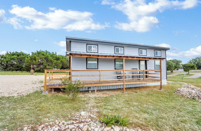 Cozy Tiny Home Near Lake & Hill Country Trails