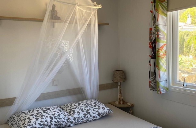 Cozy tiny house in nature, 5 mins from Beach | With sea view & high speed WiFi