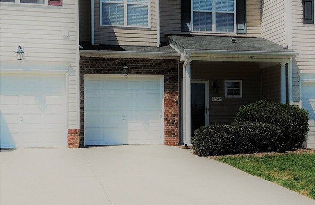 Cozy Townhome in a Great Location