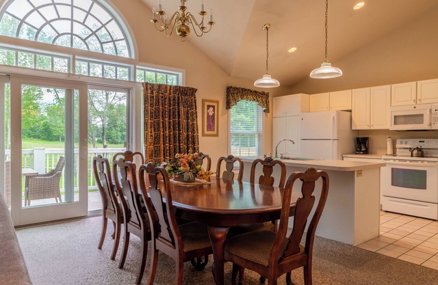 Cozy townhome with 1 bedroom and WiFi in tranquil Bethel, close to Sunday River