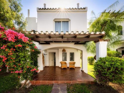 Cozy Townhouse with Rooftop Terrace and Pool