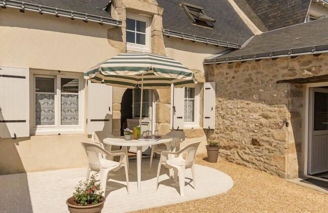 Cozy Traditional House Near the Sea, Fireplace, Baby-Friendly, Pet-Friendly, Parking Included