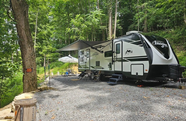 Cozy travel trailer with AC and lake access to beautiful Norris Lake