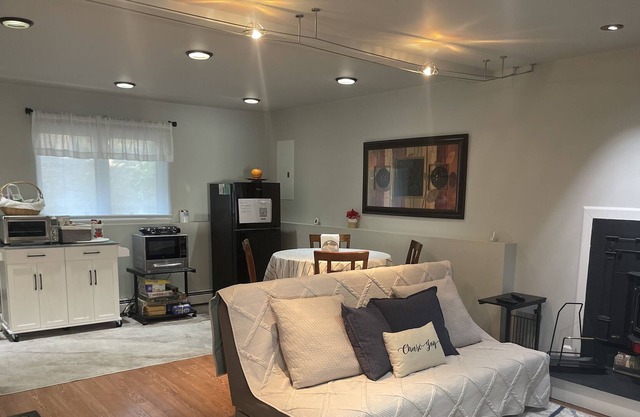 Cozy two bedroom apartment outside the beautiful Harriman State Park.