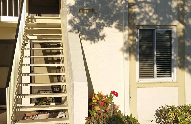Cozy Two Bedroom Condo Tucked Away In The Serene Settings Of East Lake Woodlands