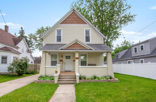 Cozy Two Bedroom Second Floor Apartment