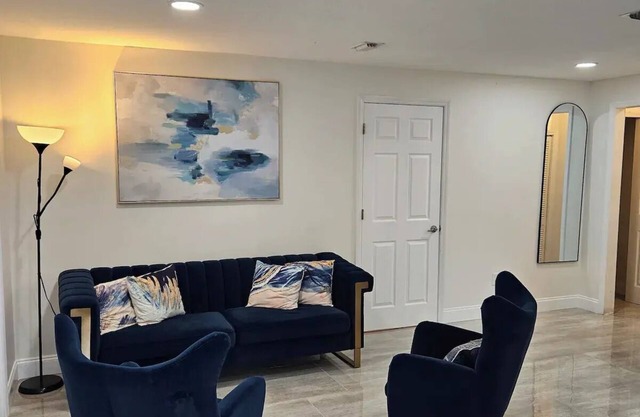 Cozy Two Bedrooms Apartment in Valrico