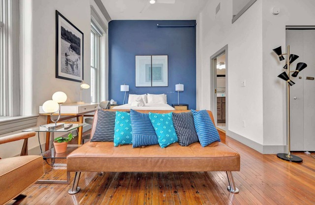 Cozy Unit w/Free Parking | Near Norton Hospital