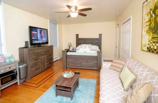 Cozy up in a Private Suite 20mins from NYC