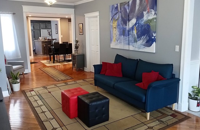Cozy Updated 3-BR apartment near Peace Bridge